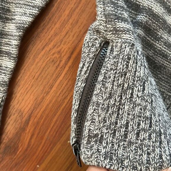 Banana republic Heather Gray cropped long sleeve sweater with zipper detail swea - Picture 3 of 4